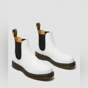 Dr Martens LEATHER CHELSEA BOOTS white size 7